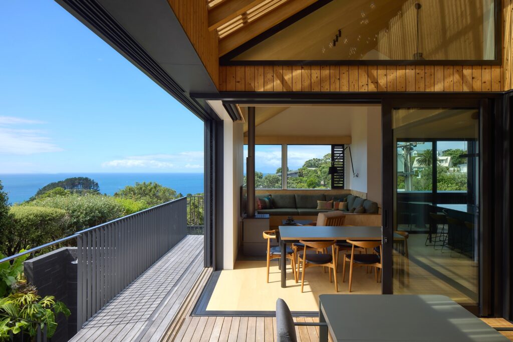 Waiheke Island Holiday Home: Open + Shut